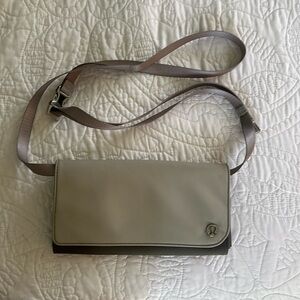 Lululemon clutch crossbody